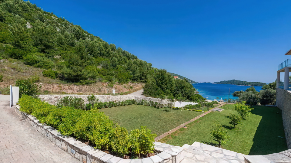 Prekrasna luksuzna vila prvi red do mora na o&ccaron;aravaju&cacute;em otoku Kor&ccaron;uli&excl; 14000 m2 gra&dstrok;evisnkog zemlji&scaron;ta&excl;