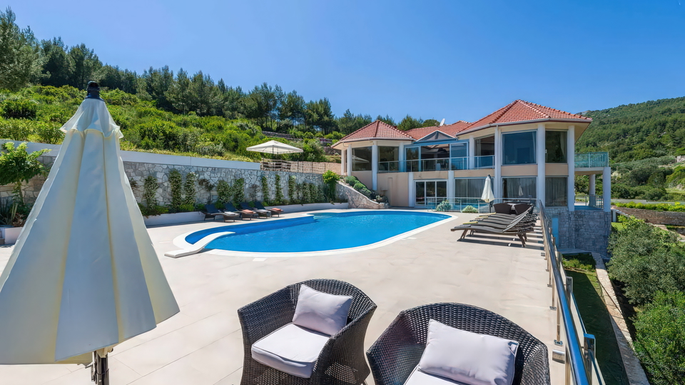 Prekrasna luksuzna vila prvi red do mora na o&ccaron;aravaju&cacute;em otoku Kor&ccaron;uli&excl; 14000 m2 gra&dstrok;evisnkog zemlji&scaron;ta&excl;