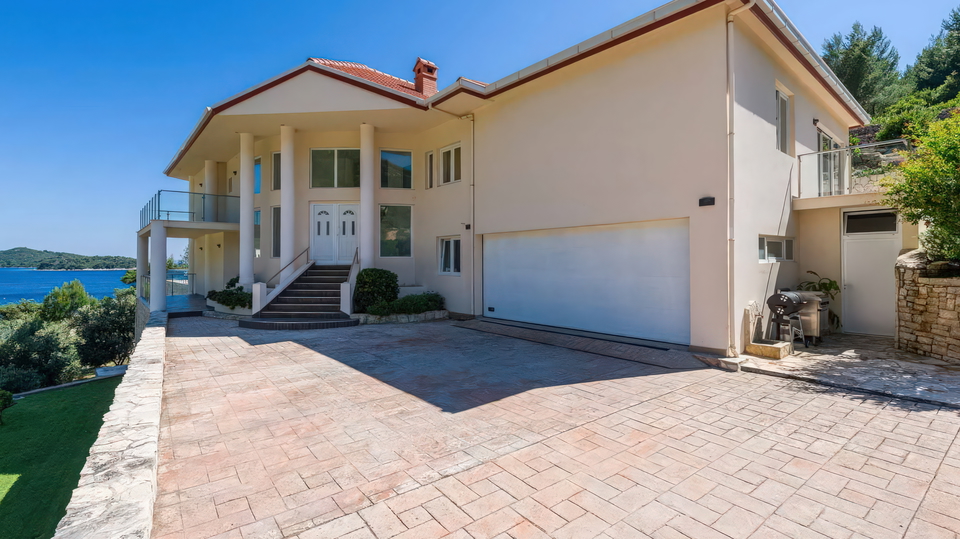 Prekrasna luksuzna vila prvi red do mora na o&ccaron;aravaju&cacute;em otoku Kor&ccaron;uli&excl; 14000 m2 gra&dstrok;evisnkog zemlji&scaron;ta&excl;