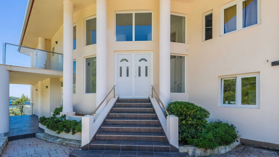 Prekrasna luksuzna vila prvi red do mora na o&ccaron;aravaju&cacute;em otoku Kor&ccaron;uli&excl; 14000 m2 gra&dstrok;evisnkog zemlji&scaron;ta&excl;