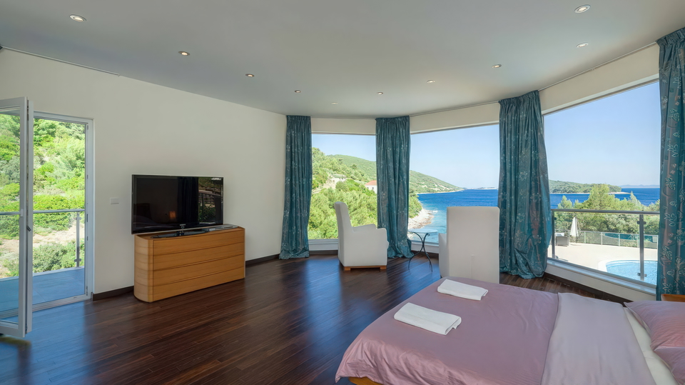 Prekrasna luksuzna vila prvi red do mora na o&ccaron;aravaju&cacute;em otoku Kor&ccaron;uli&excl; 14000 m2 gra&dstrok;evisnkog zemlji&scaron;ta&excl;