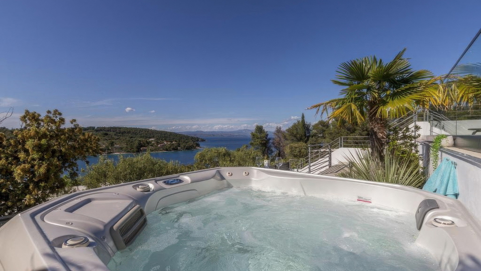Luxusvilla mit Panoramablick auf das Meer - Insel &Scaron;olta&excl;