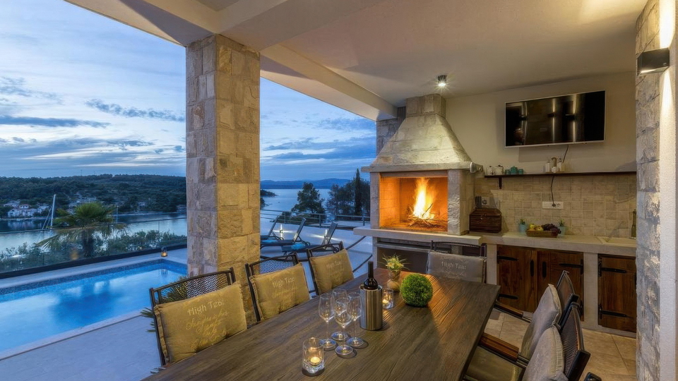 Luxusvilla mit Panoramablick auf das Meer - Insel &Scaron;olta&excl;