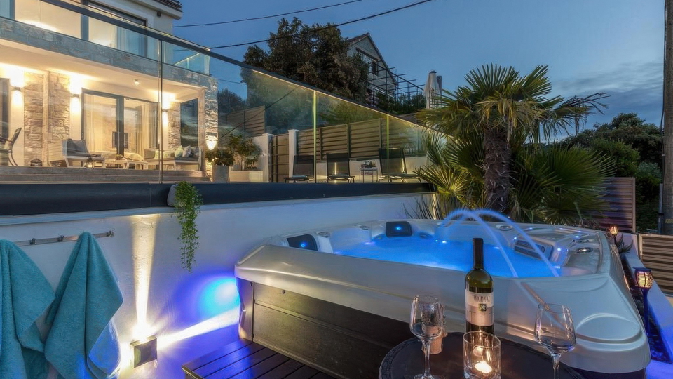 Luxusvilla mit Panoramablick auf das Meer - Insel &Scaron;olta&excl;