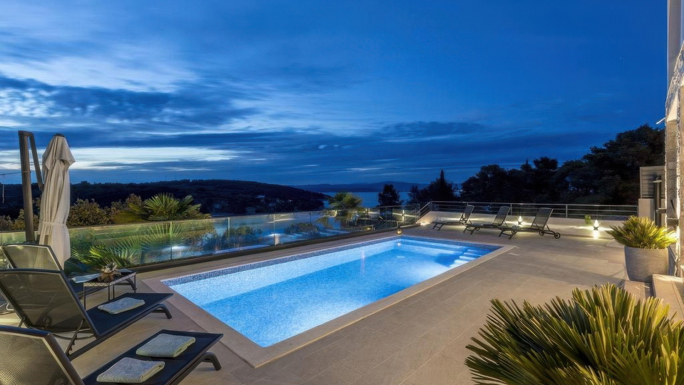 Luxusvilla mit Panoramablick auf das Meer - Insel &Scaron;olta&excl;