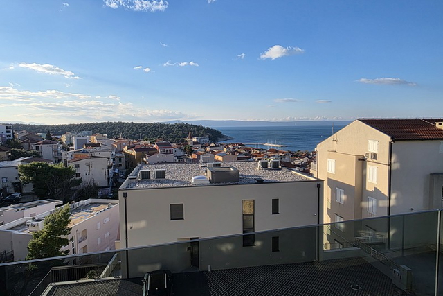 Роскошная двухкомнатная квартира с видом на море в центре Макарске!