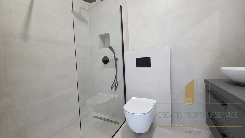 Attico attraente con vista mare – Makarska!