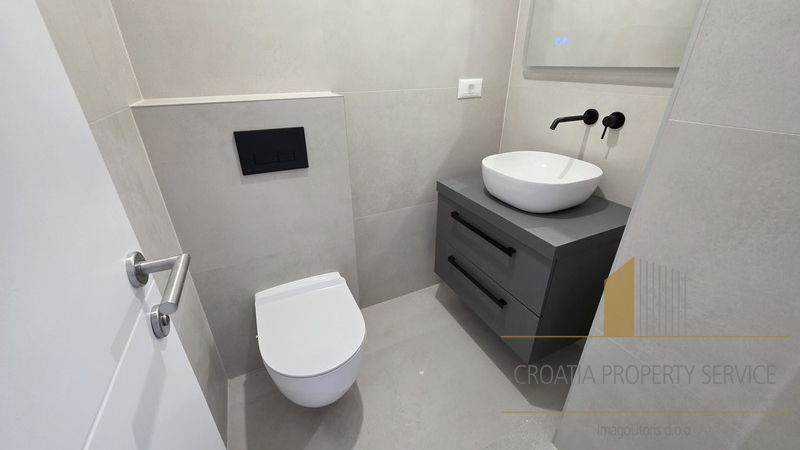 Attico attraente con vista mare – Makarska!