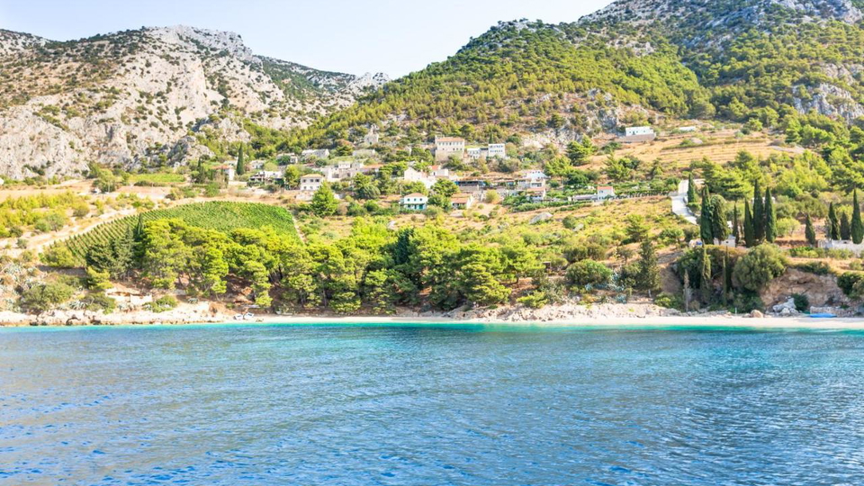 Elegantan luksuzni  apartman 500 m od pla&zcaron;e na otoku Bra&ccaron;u&excl;