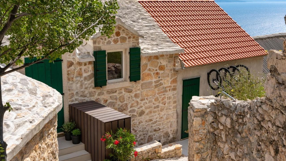 Prekrasan luksuzni studio apartman 500 m od pla&zcaron;e na otoku Bra&ccaron;u&excl;