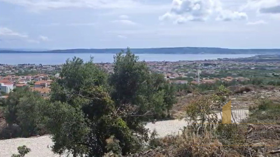 Investment opportunity! Attractive building land with a sea view – Kaštela!