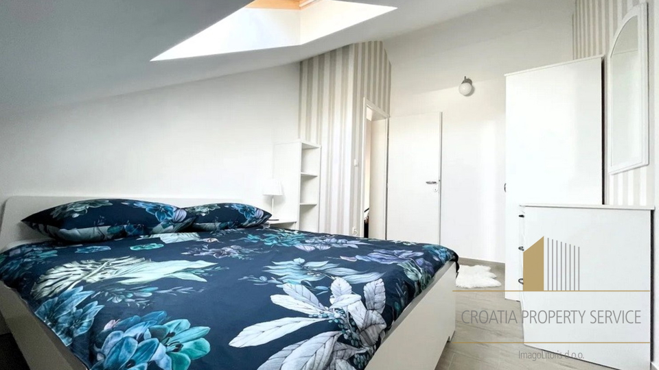 Beautiful three-room duplex apartment with a sea view – Šolta, Stomorska!