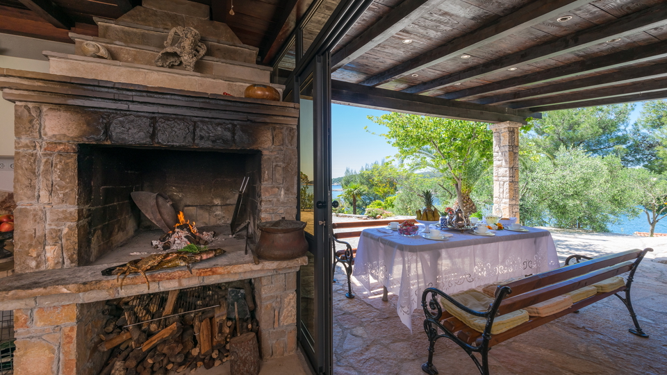 Luksuzna mediteranska vila v prvi vrsti ob morju na otoku Bra&ccaron;u&excl;