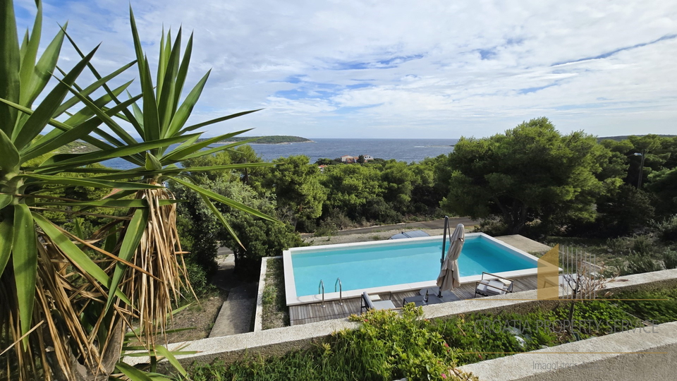 Beautiful house with a swimming pool and open sea view - Vis, Brgujac!