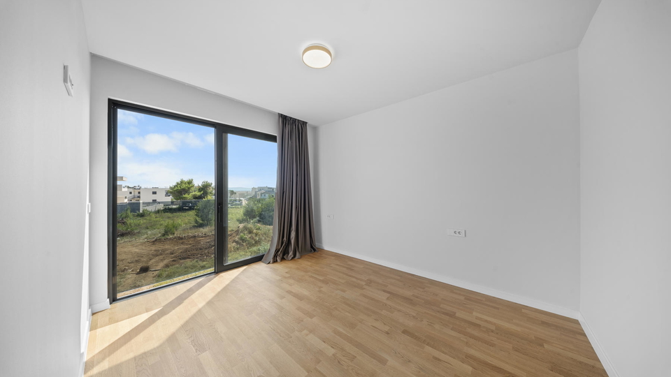 Luksuzni penthouse v novogradnji v prvem vrsti do pla&zcaron;e &ndash; Privlaka&excl;