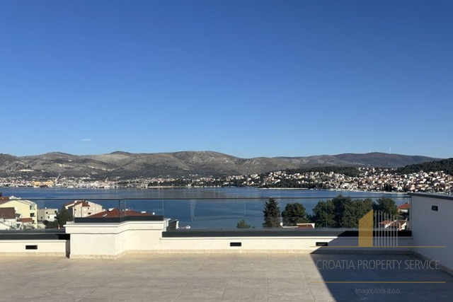 Modern penthouse with panoramic sea view – Okrug Gornji!