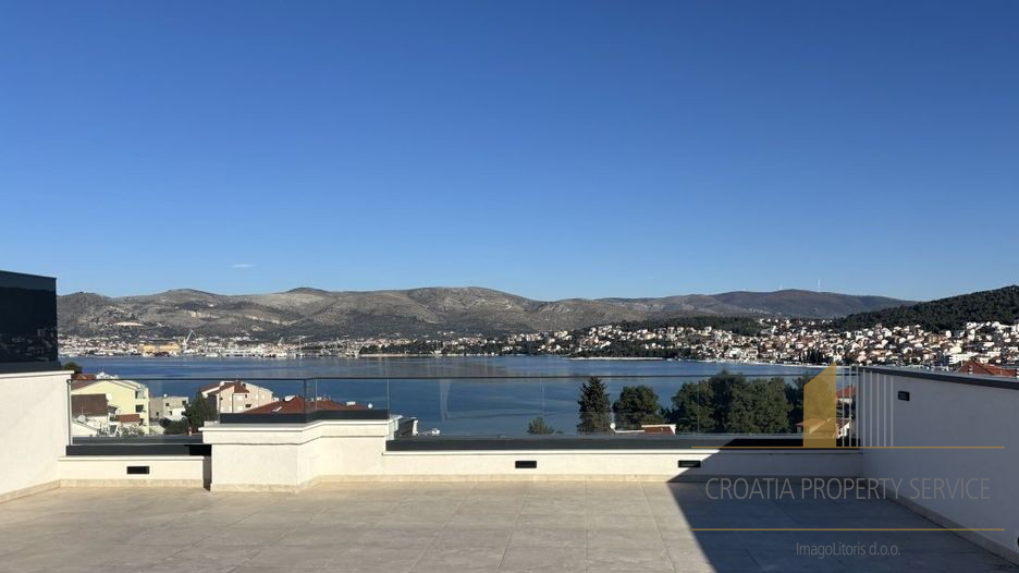 Luxurious penthouse with rooftop terrace and panoramic sea view – Okrug Gornji!