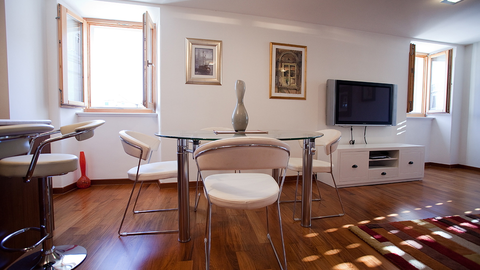 Luxury two-bedroom apartment for sale in the center of Split&excl;