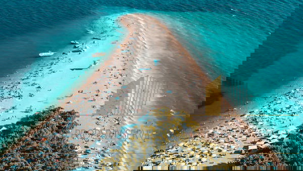 Investment opportunity: 17,280 m² of building land with panoramic sea views – Supetar, Brač!