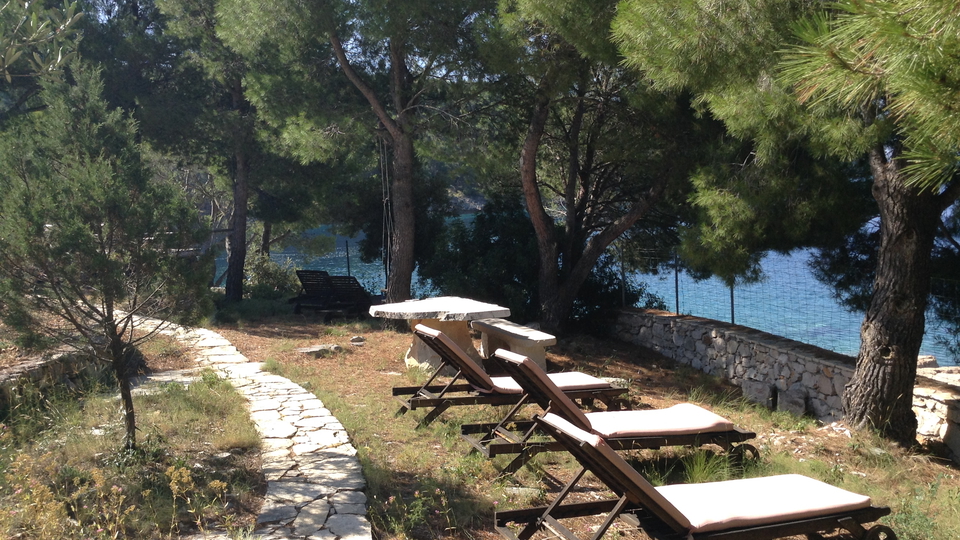 Luksuzna mediteranska vila v prvi vrsti ob morju na otoku Bra&ccaron;u&excl;