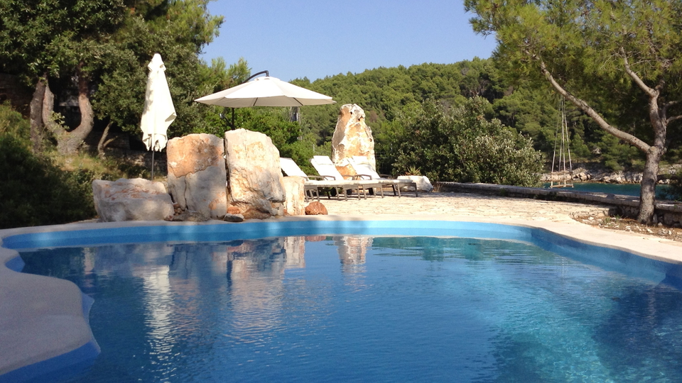 Luksuzna mediteranska vila v prvi vrsti ob morju na otoku Bra&ccaron;u&excl;