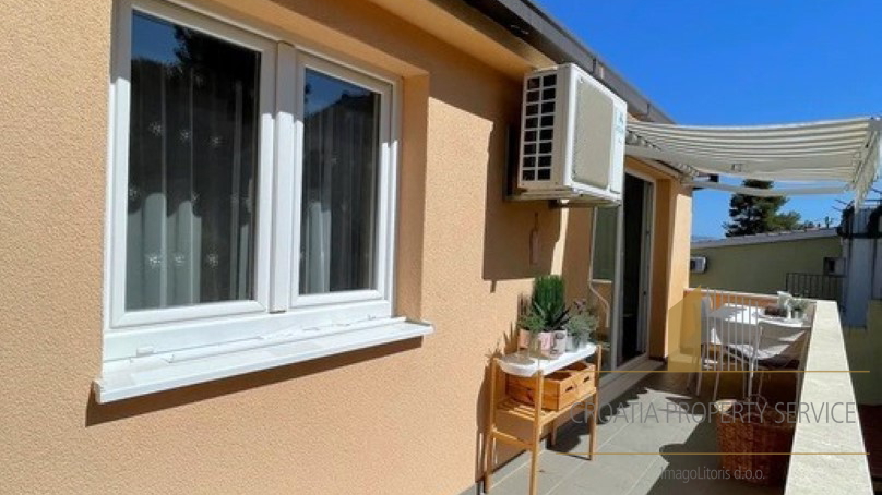 Bellissimo appartamento duplex trilocale con vista mare – Šolta, Stomorska!