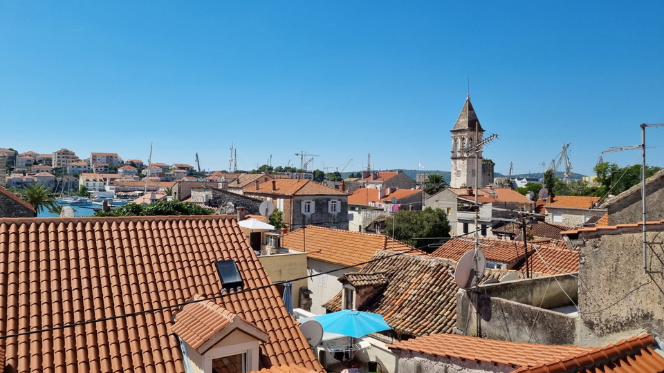 Luxuri&ouml;s renoviertes Steinhaus mit Terrasse &ndash; Trogir&excl;