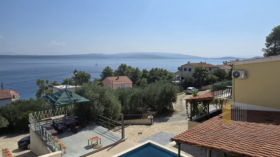 Bellissimo appartamento duplex trilocale con vista mare – Šolta, Stomorska!