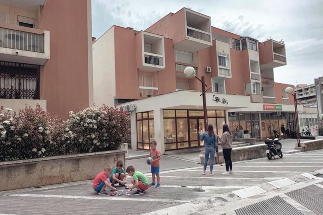 Atraktivan poslovni prostor s izlogom za najam, 72 m2 - Split!