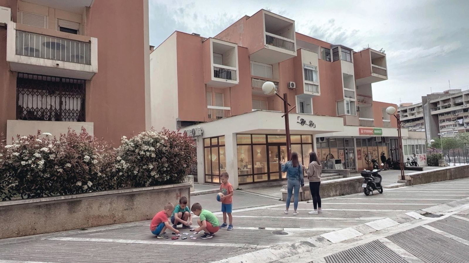 Atraktivan poslovni prostor s izlogom za najam&comma; 72 m2 - Split&excl;