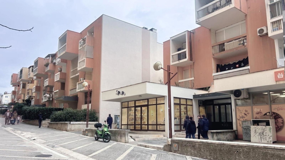 Atraktivan poslovni prostor s izlogom za najam&comma; 72 m2 - Split&excl;