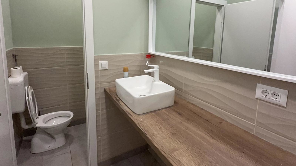 Atraktivan poslovni prostor s izlogom za najam&comma; 72 m2 - Split&excl;