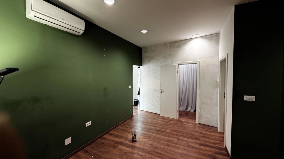 Atraktivan poslovni prostor s izlogom za najam&comma; 72 m2 - Split&excl;
