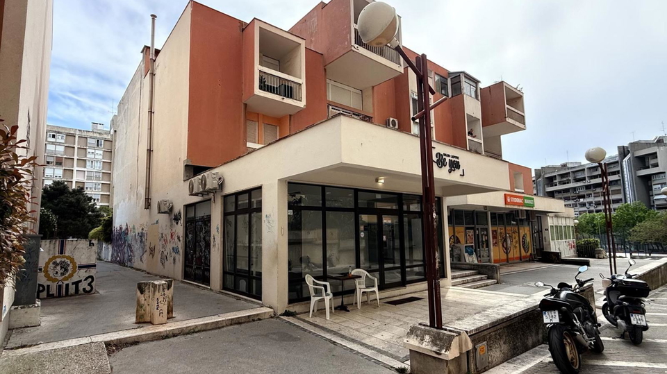 Atraktivan poslovni prostor s izlogom za najam&comma; 72 m2 - Split&excl;