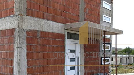 Moderna vila s bazenom, novogradnja – 80 m od mora, otok Pag!