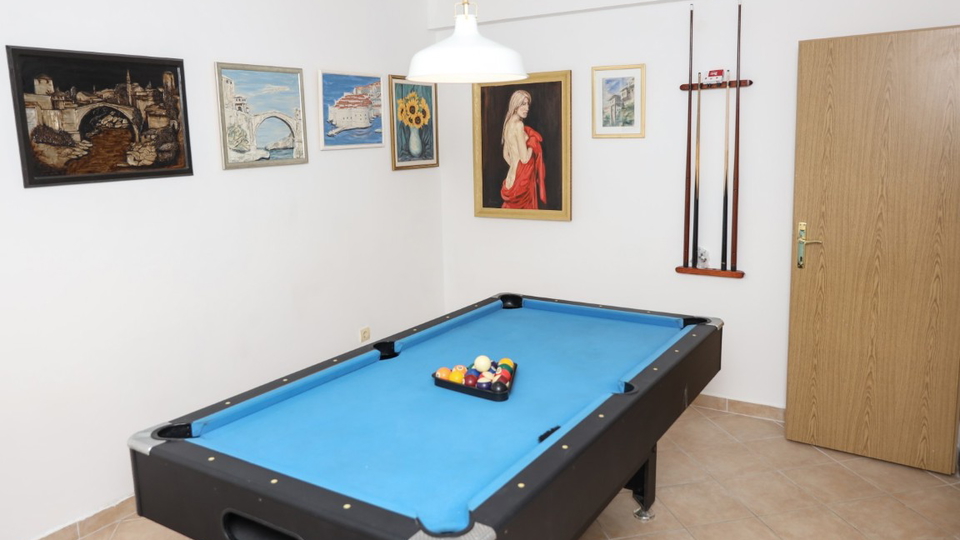 &Ocy;&chcy;&acy;&rcy;&ocy;&vcy;&acy;&tcy;&iecy;&lcy;&softcy;&ncy;&acy;&yacy; &kcy;&acy;&mcy;&iecy;&ncy;&ncy;&acy;&yacy; &vcy;&icy;&lcy;&lcy;&acy; &scy; &bcy;&acy;&scy;&scy;&iecy;&jcy;&ncy;&ocy;&mcy; &vcy; &ocy;&kcy;&rcy;&iecy;&scy;&tcy;&ncy;&ocy;&scy;&tcy;&yacy;&khcy; &Dcy;&ucy;&bcy;&rcy;&ocy;&vcy;&ncy;&icy;&kcy;&acy;&excl;