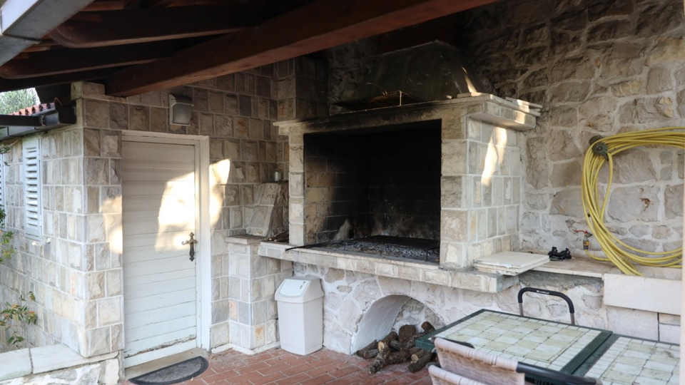 &Ocy;&chcy;&acy;&rcy;&ocy;&vcy;&acy;&tcy;&iecy;&lcy;&softcy;&ncy;&acy;&yacy; &kcy;&acy;&mcy;&iecy;&ncy;&ncy;&acy;&yacy; &vcy;&icy;&lcy;&lcy;&acy; &scy; &bcy;&acy;&scy;&scy;&iecy;&jcy;&ncy;&ocy;&mcy; &vcy; &ocy;&kcy;&rcy;&iecy;&scy;&tcy;&ncy;&ocy;&scy;&tcy;&yacy;&khcy; &Dcy;&ucy;&bcy;&rcy;&ocy;&vcy;&ncy;&icy;&kcy;&acy;&excl;