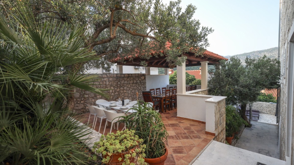 &Ocy;&chcy;&acy;&rcy;&ocy;&vcy;&acy;&tcy;&iecy;&lcy;&softcy;&ncy;&acy;&yacy; &kcy;&acy;&mcy;&iecy;&ncy;&ncy;&acy;&yacy; &vcy;&icy;&lcy;&lcy;&acy; &scy; &bcy;&acy;&scy;&scy;&iecy;&jcy;&ncy;&ocy;&mcy; &vcy; &ocy;&kcy;&rcy;&iecy;&scy;&tcy;&ncy;&ocy;&scy;&tcy;&yacy;&khcy; &Dcy;&ucy;&bcy;&rcy;&ocy;&vcy;&ncy;&icy;&kcy;&acy;&excl;