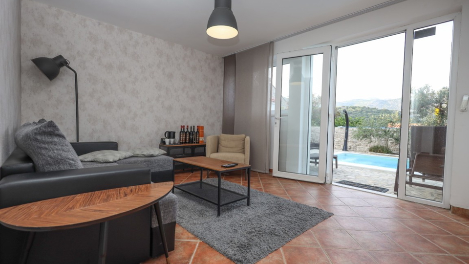 &Ocy;&chcy;&acy;&rcy;&ocy;&vcy;&acy;&tcy;&iecy;&lcy;&softcy;&ncy;&acy;&yacy; &kcy;&acy;&mcy;&iecy;&ncy;&ncy;&acy;&yacy; &vcy;&icy;&lcy;&lcy;&acy; &scy; &bcy;&acy;&scy;&scy;&iecy;&jcy;&ncy;&ocy;&mcy; &vcy; &ocy;&kcy;&rcy;&iecy;&scy;&tcy;&ncy;&ocy;&scy;&tcy;&yacy;&khcy; &Dcy;&ucy;&bcy;&rcy;&ocy;&vcy;&ncy;&icy;&kcy;&acy;&excl;