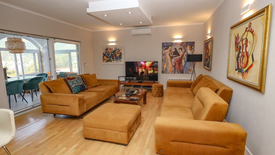 &Ocy;&chcy;&acy;&rcy;&ocy;&vcy;&acy;&tcy;&iecy;&lcy;&softcy;&ncy;&acy;&yacy; &kcy;&acy;&mcy;&iecy;&ncy;&ncy;&acy;&yacy; &vcy;&icy;&lcy;&lcy;&acy; &scy; &bcy;&acy;&scy;&scy;&iecy;&jcy;&ncy;&ocy;&mcy; &vcy; &ocy;&kcy;&rcy;&iecy;&scy;&tcy;&ncy;&ocy;&scy;&tcy;&yacy;&khcy; &Dcy;&ucy;&bcy;&rcy;&ocy;&vcy;&ncy;&icy;&kcy;&acy;&excl;