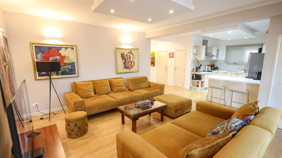 &Ocy;&chcy;&acy;&rcy;&ocy;&vcy;&acy;&tcy;&iecy;&lcy;&softcy;&ncy;&acy;&yacy; &kcy;&acy;&mcy;&iecy;&ncy;&ncy;&acy;&yacy; &vcy;&icy;&lcy;&lcy;&acy; &scy; &bcy;&acy;&scy;&scy;&iecy;&jcy;&ncy;&ocy;&mcy; &vcy; &ocy;&kcy;&rcy;&iecy;&scy;&tcy;&ncy;&ocy;&scy;&tcy;&yacy;&khcy; &Dcy;&ucy;&bcy;&rcy;&ocy;&vcy;&ncy;&icy;&kcy;&acy;&excl;