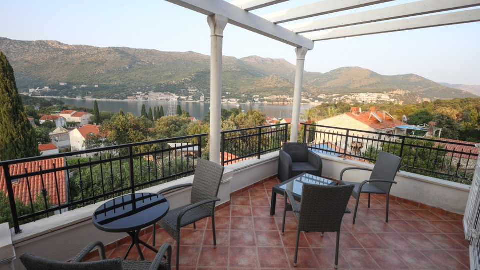 &Ocy;&chcy;&acy;&rcy;&ocy;&vcy;&acy;&tcy;&iecy;&lcy;&softcy;&ncy;&acy;&yacy; &kcy;&acy;&mcy;&iecy;&ncy;&ncy;&acy;&yacy; &vcy;&icy;&lcy;&lcy;&acy; &scy; &bcy;&acy;&scy;&scy;&iecy;&jcy;&ncy;&ocy;&mcy; &vcy; &ocy;&kcy;&rcy;&iecy;&scy;&tcy;&ncy;&ocy;&scy;&tcy;&yacy;&khcy; &Dcy;&ucy;&bcy;&rcy;&ocy;&vcy;&ncy;&icy;&kcy;&acy;&excl;