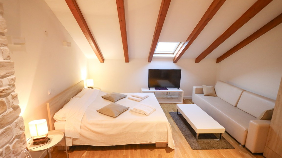 &Ocy;&chcy;&acy;&rcy;&ocy;&vcy;&acy;&tcy;&iecy;&lcy;&softcy;&ncy;&acy;&yacy; &kcy;&acy;&mcy;&iecy;&ncy;&ncy;&acy;&yacy; &vcy;&icy;&lcy;&lcy;&acy; &scy; &bcy;&acy;&scy;&scy;&iecy;&jcy;&ncy;&ocy;&mcy; &vcy; &ocy;&kcy;&rcy;&iecy;&scy;&tcy;&ncy;&ocy;&scy;&tcy;&yacy;&khcy; &Dcy;&ucy;&bcy;&rcy;&ocy;&vcy;&ncy;&icy;&kcy;&acy;&excl;