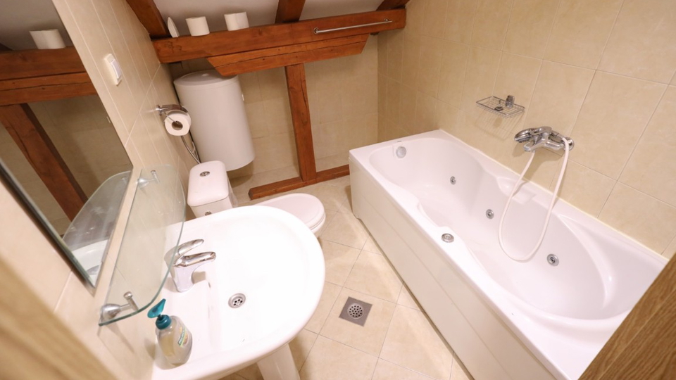 &Ocy;&chcy;&acy;&rcy;&ocy;&vcy;&acy;&tcy;&iecy;&lcy;&softcy;&ncy;&acy;&yacy; &kcy;&acy;&mcy;&iecy;&ncy;&ncy;&acy;&yacy; &vcy;&icy;&lcy;&lcy;&acy; &scy; &bcy;&acy;&scy;&scy;&iecy;&jcy;&ncy;&ocy;&mcy; &vcy; &ocy;&kcy;&rcy;&iecy;&scy;&tcy;&ncy;&ocy;&scy;&tcy;&yacy;&khcy; &Dcy;&ucy;&bcy;&rcy;&ocy;&vcy;&ncy;&icy;&kcy;&acy;&excl;