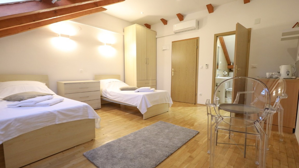 &Ocy;&chcy;&acy;&rcy;&ocy;&vcy;&acy;&tcy;&iecy;&lcy;&softcy;&ncy;&acy;&yacy; &kcy;&acy;&mcy;&iecy;&ncy;&ncy;&acy;&yacy; &vcy;&icy;&lcy;&lcy;&acy; &scy; &bcy;&acy;&scy;&scy;&iecy;&jcy;&ncy;&ocy;&mcy; &vcy; &ocy;&kcy;&rcy;&iecy;&scy;&tcy;&ncy;&ocy;&scy;&tcy;&yacy;&khcy; &Dcy;&ucy;&bcy;&rcy;&ocy;&vcy;&ncy;&icy;&kcy;&acy;&excl;