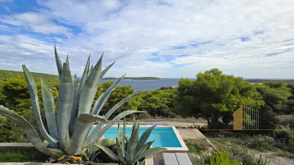 Beautiful house with a swimming pool and open sea view - Vis, Brgujac!