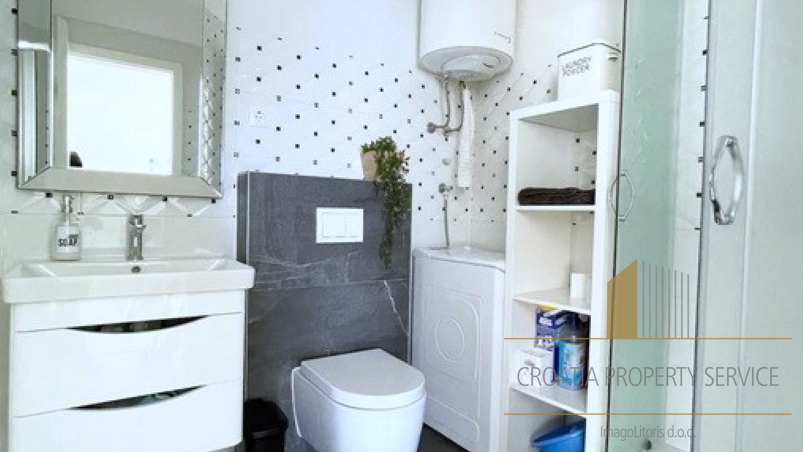 Beautiful three-room duplex apartment with a sea view – Šolta, Stomorska!