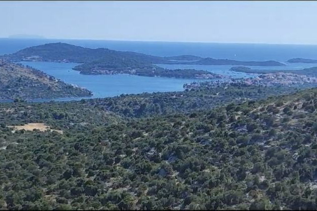 Atraktivno poljoprivredno  zemljište s otvorenim pogledom na more  - Rogoznica!