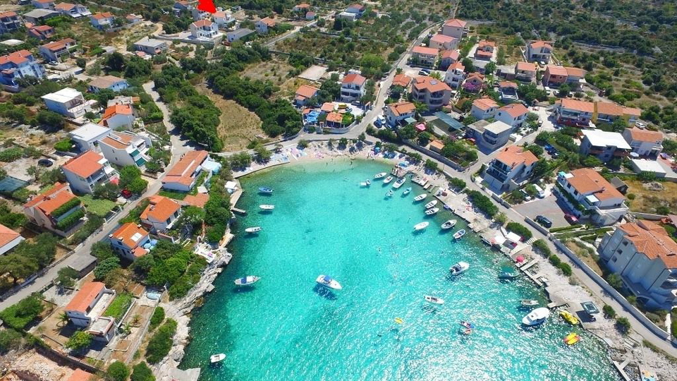 Beautiful villa with a swimming pool and an auxiliary building 150 m from the sea in the vicinity of Rogoznica&excl;