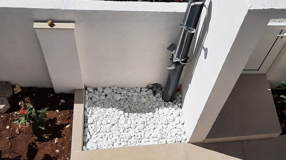 Beautiful villa with a swimming pool and an auxiliary building 150 m from the sea in the vicinity of Rogoznica&excl;